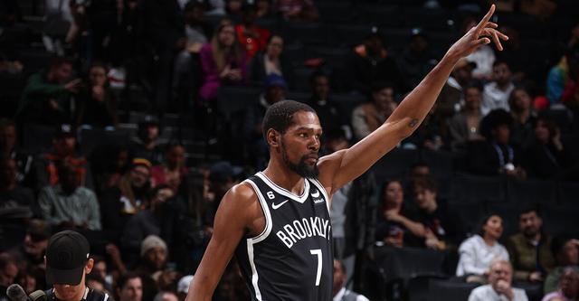 篮网王牌球员创赛季得分新高，媒体热捧，一样标准.