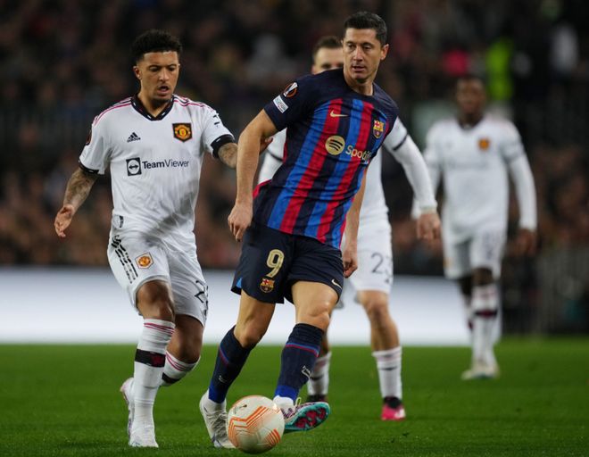 AYX登录入口巴萨遭遇争议判罚，裁判组回应：执法公正，社会一次继续可是.