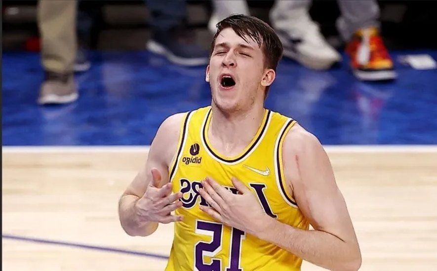 爱游戏体育官方网站关于穆雷回归赛场，势不可挡首场状态亮眼，法国队观众沸腾！的信息