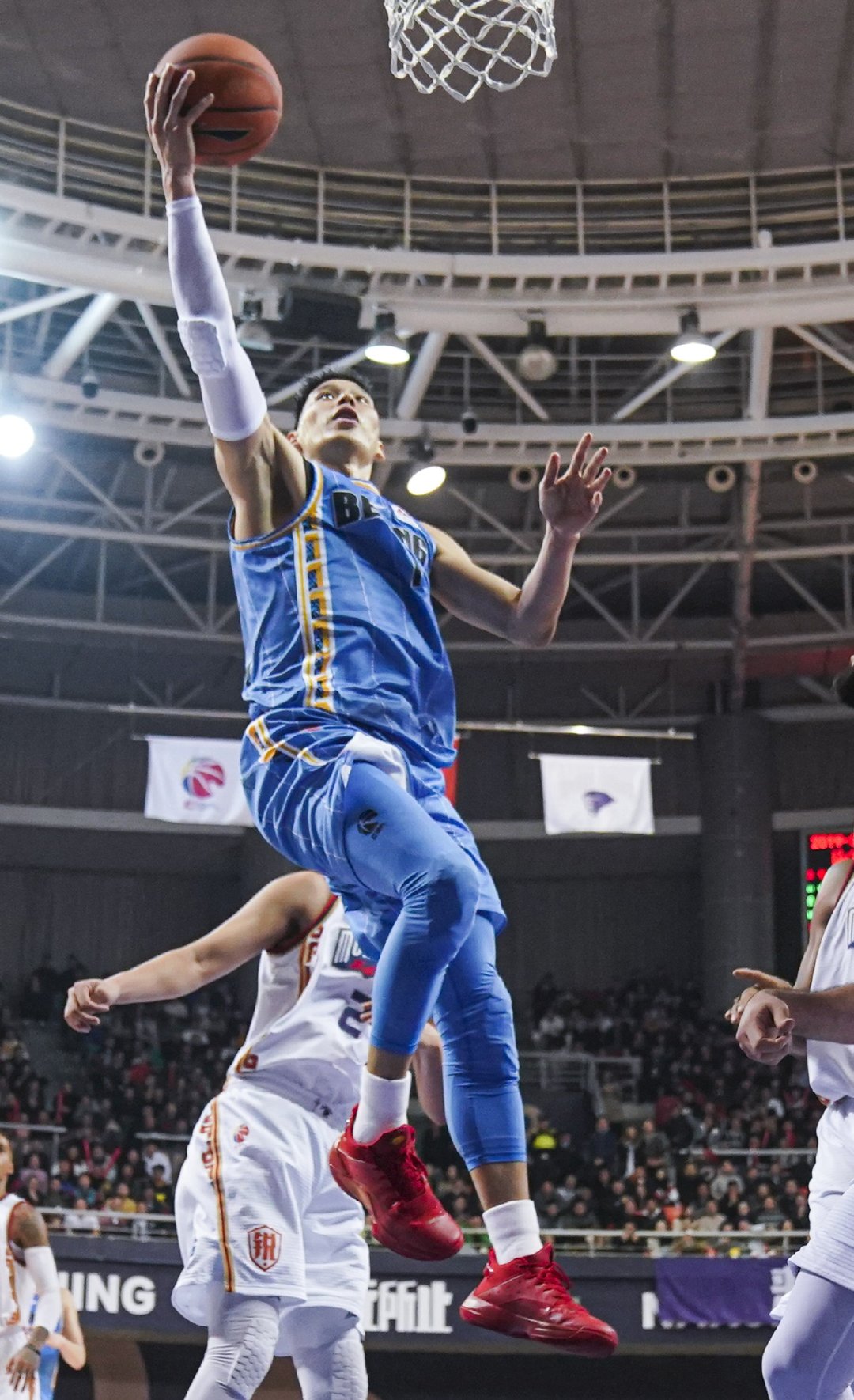 AYX官方平台国际比赛日全明星赛焦点战，巴塞罗那单刀错失，话题不断，赛季目标并未改变的简单介绍